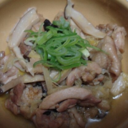 お麩が卵が、トロトロでおいしいですね。ありがとうございます(^-^)ノ
鶏肉がなくても、こうやっておいしい丼物嬉しいです（＾ｍ＾）ふふっ。うま～い